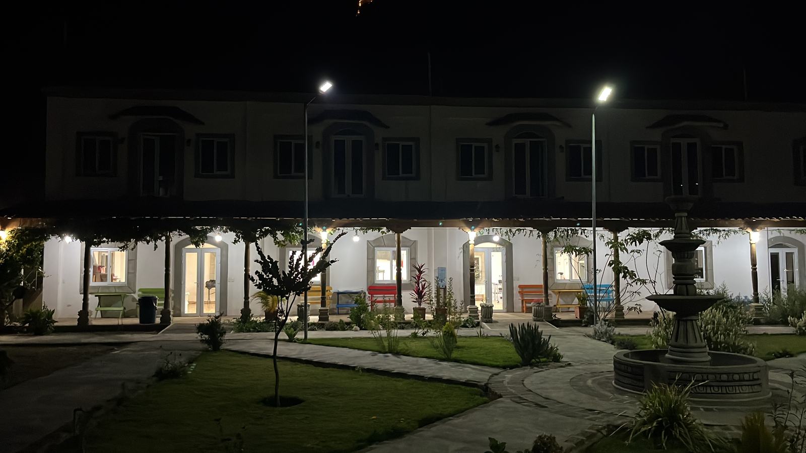 night building lit up aleluya
