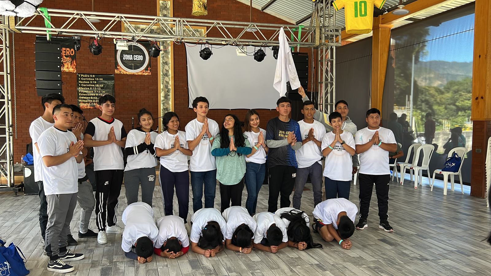 bowing aleluya