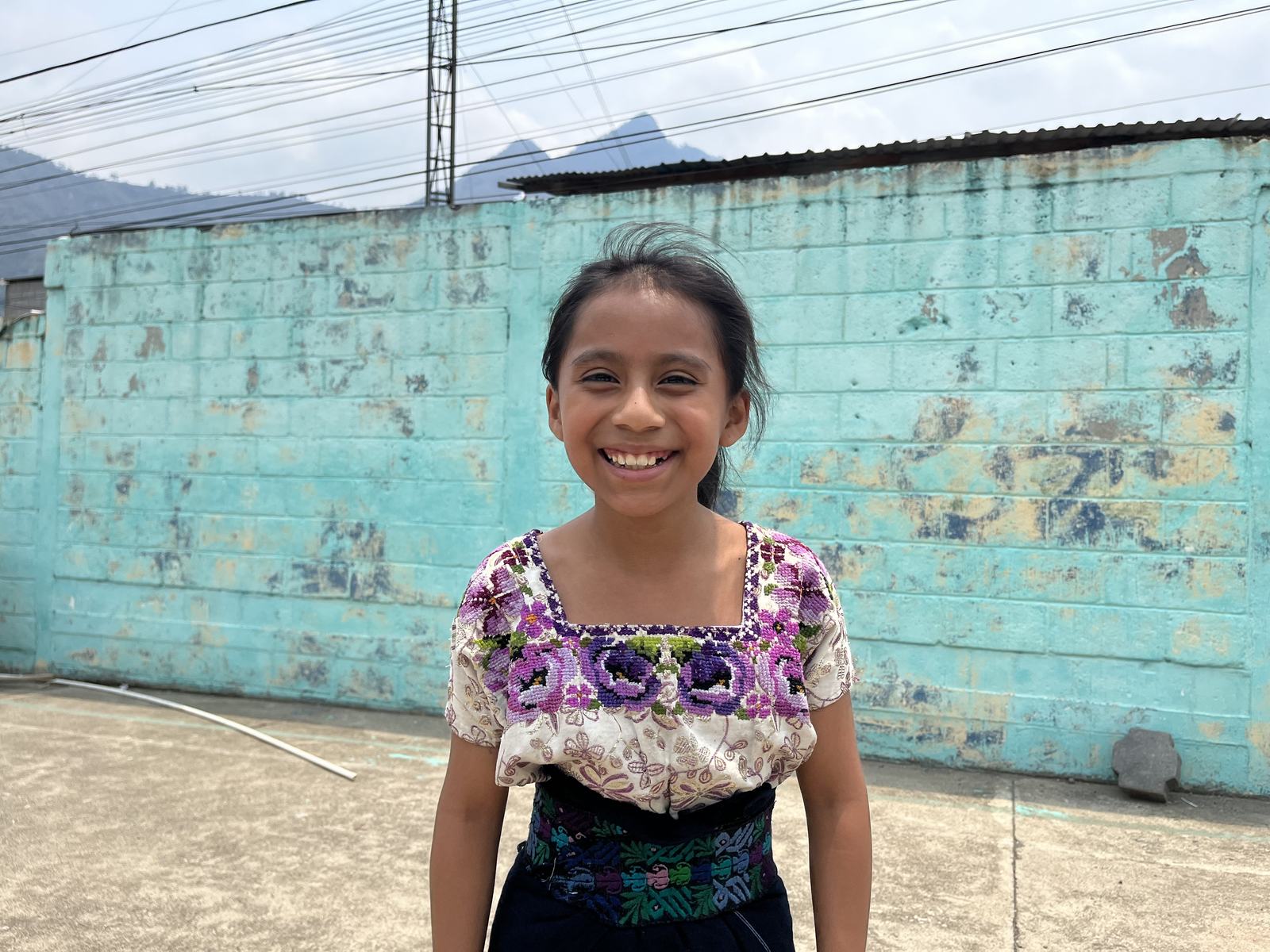 smiling girl aleluya