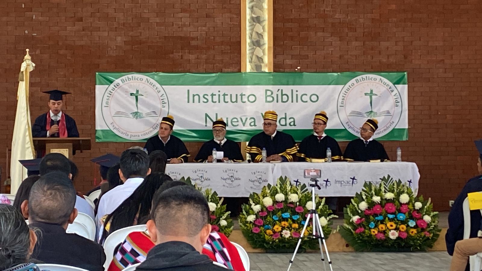 Graduation Table Aleluya