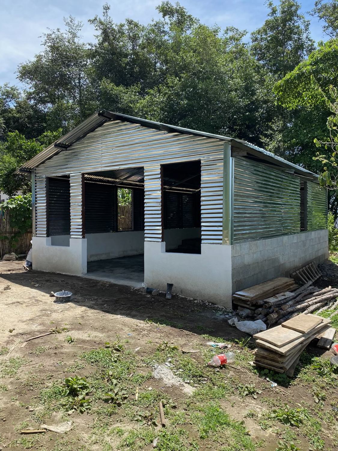 construction with roof aleluya