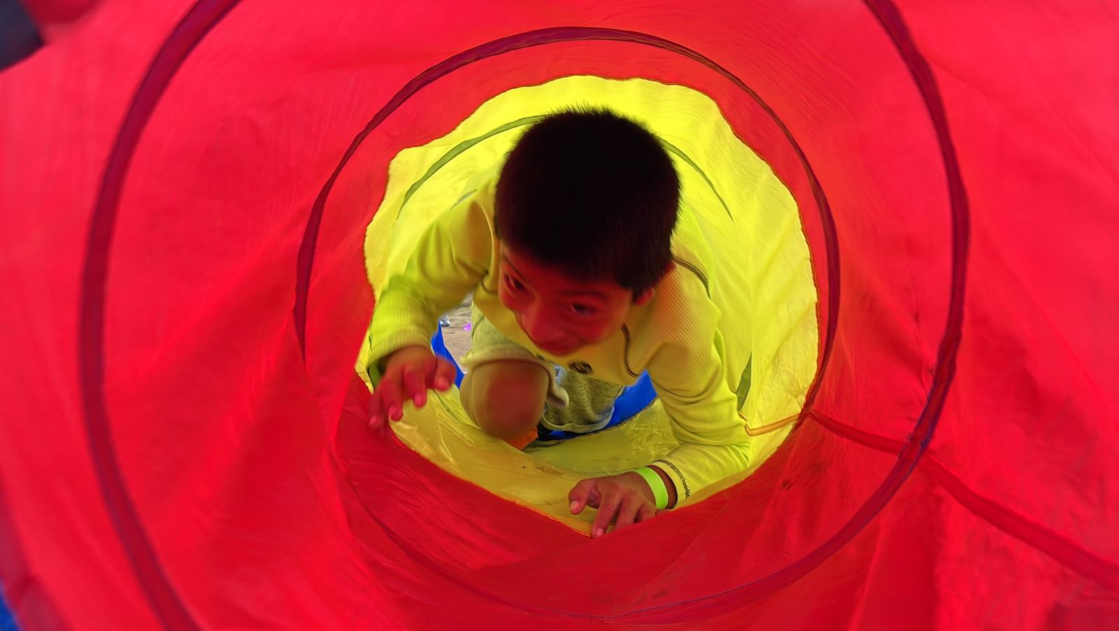red tunnel kidleluya