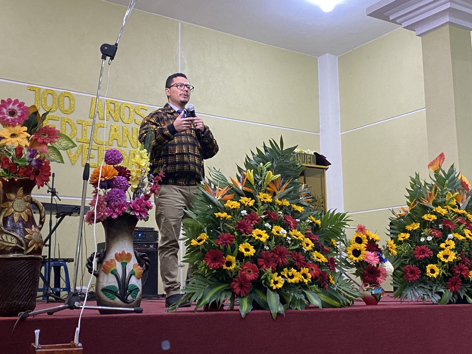 preaching with flowers aleluya