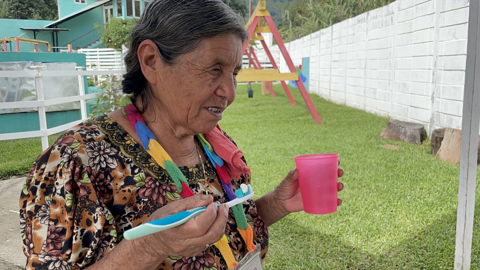 cup in hand aleluya