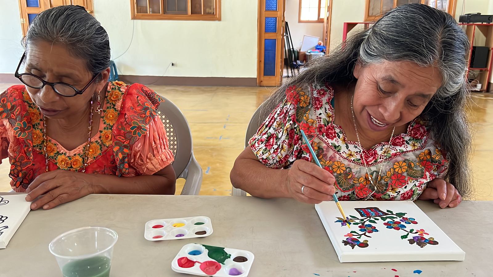 women painting - aleluya