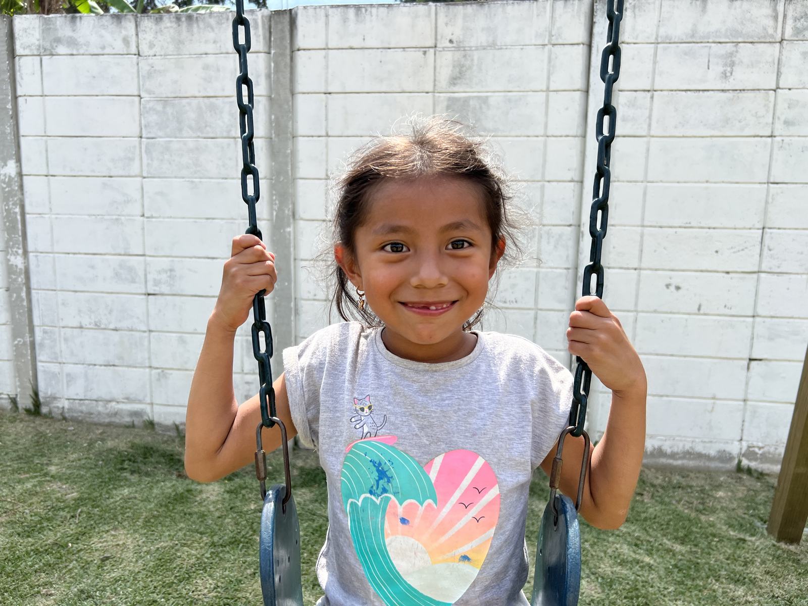 girl on swing aleluya