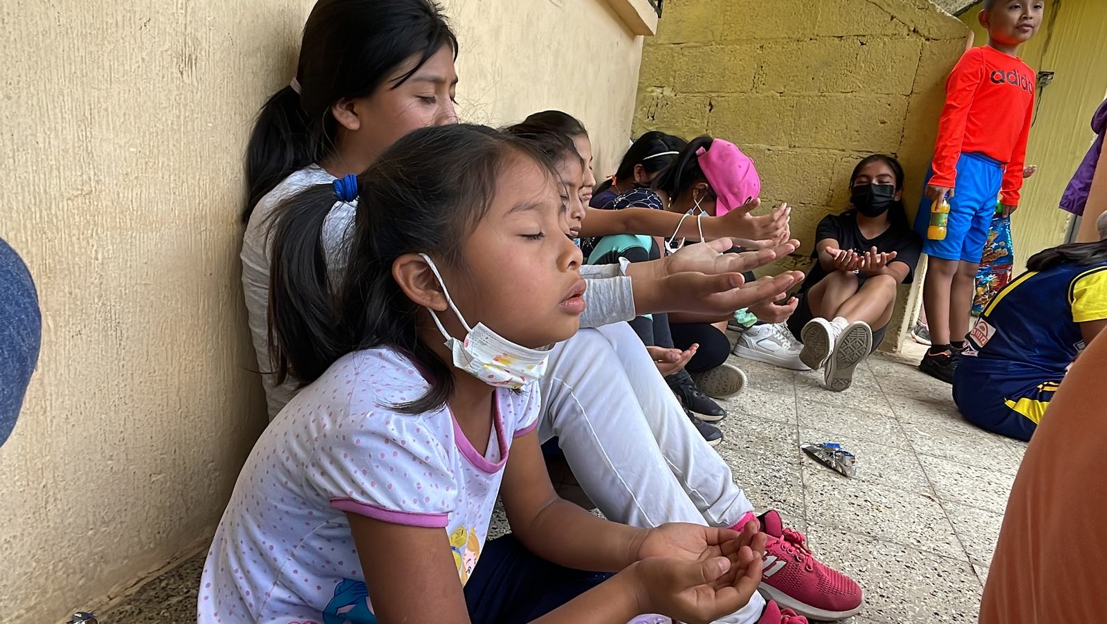 more praying children aleluya