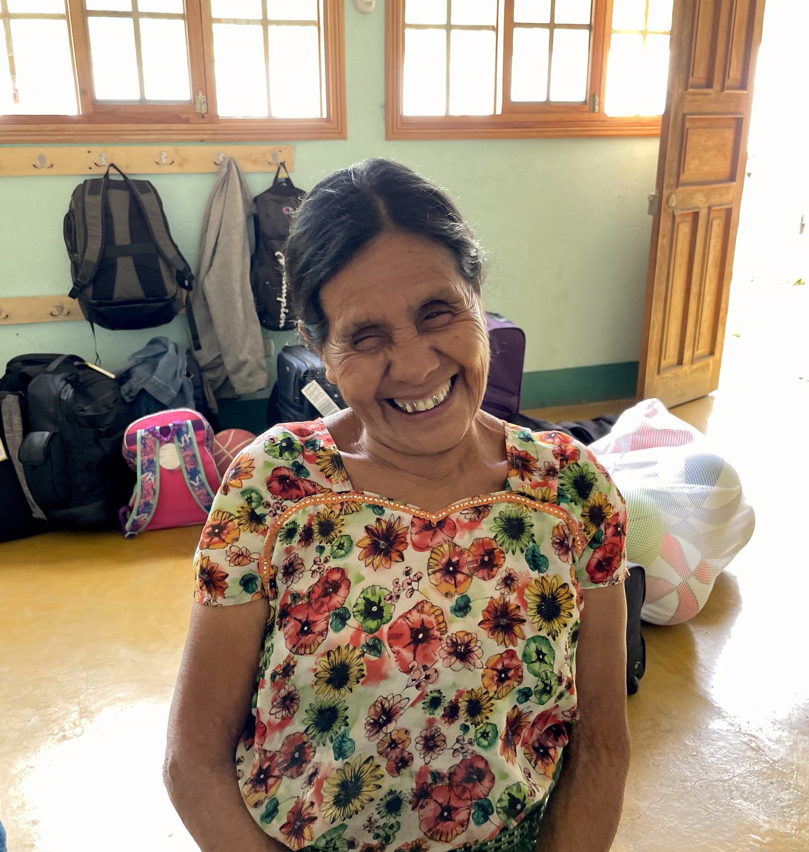 smiling lady aleluya