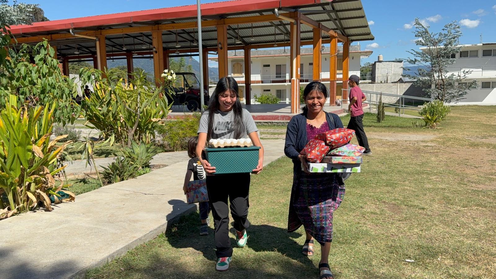 August 2026 carrying Christmas baskets aleluya